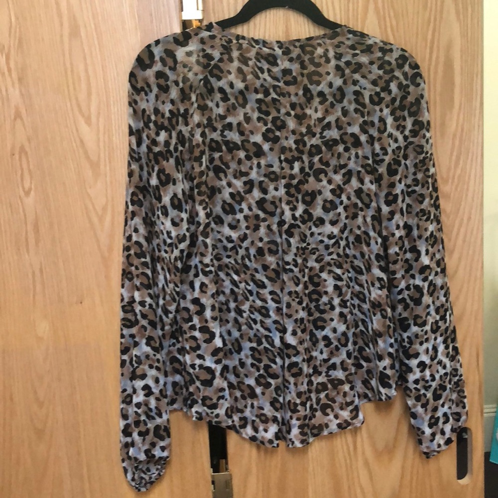 Cheetah criss cross surplice top forever 21 - Picture 5 of 6